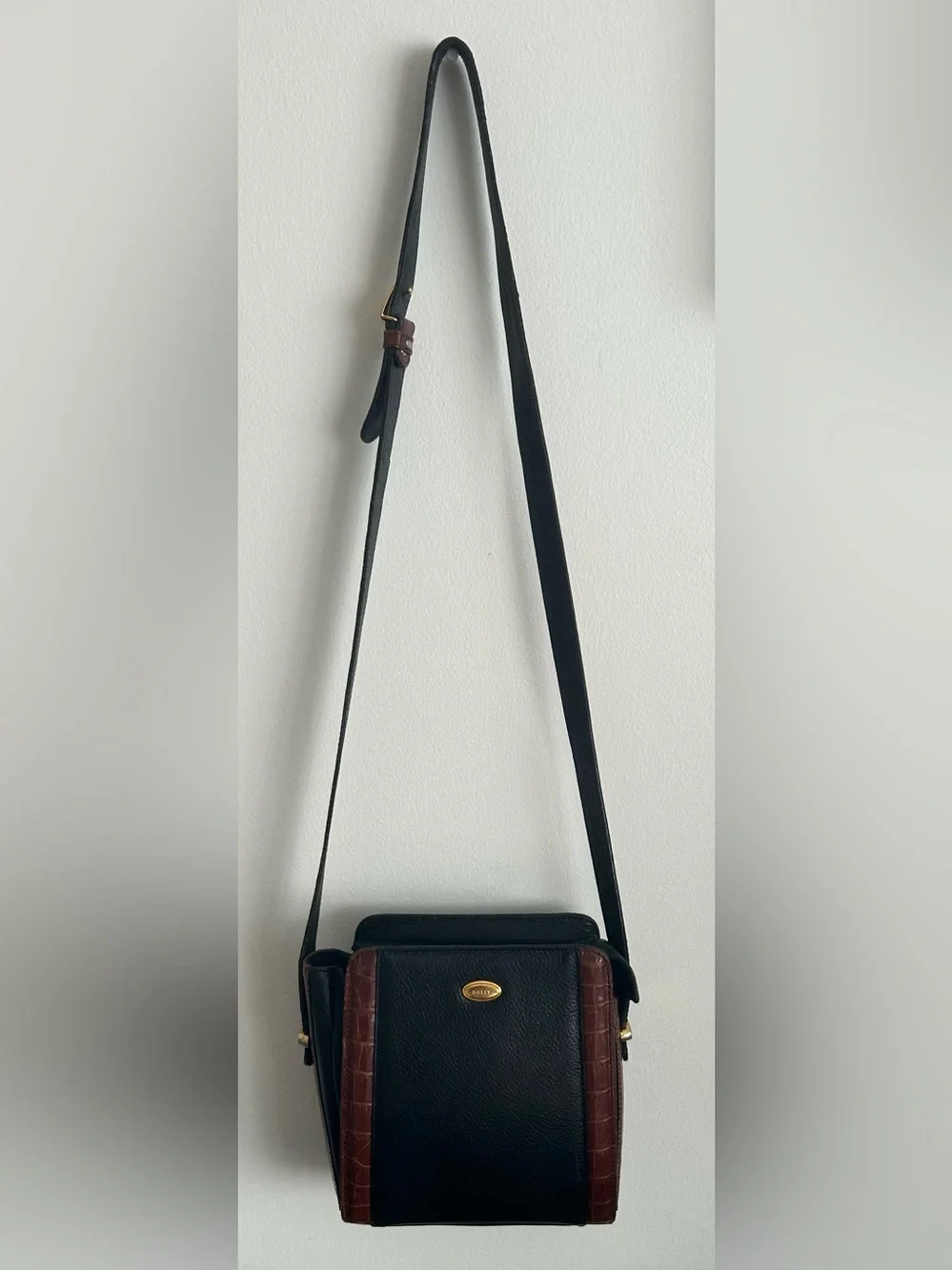 Bally Vintage Leather Crossbody Bag Black Brown Croc Embossed Shoulder Purse